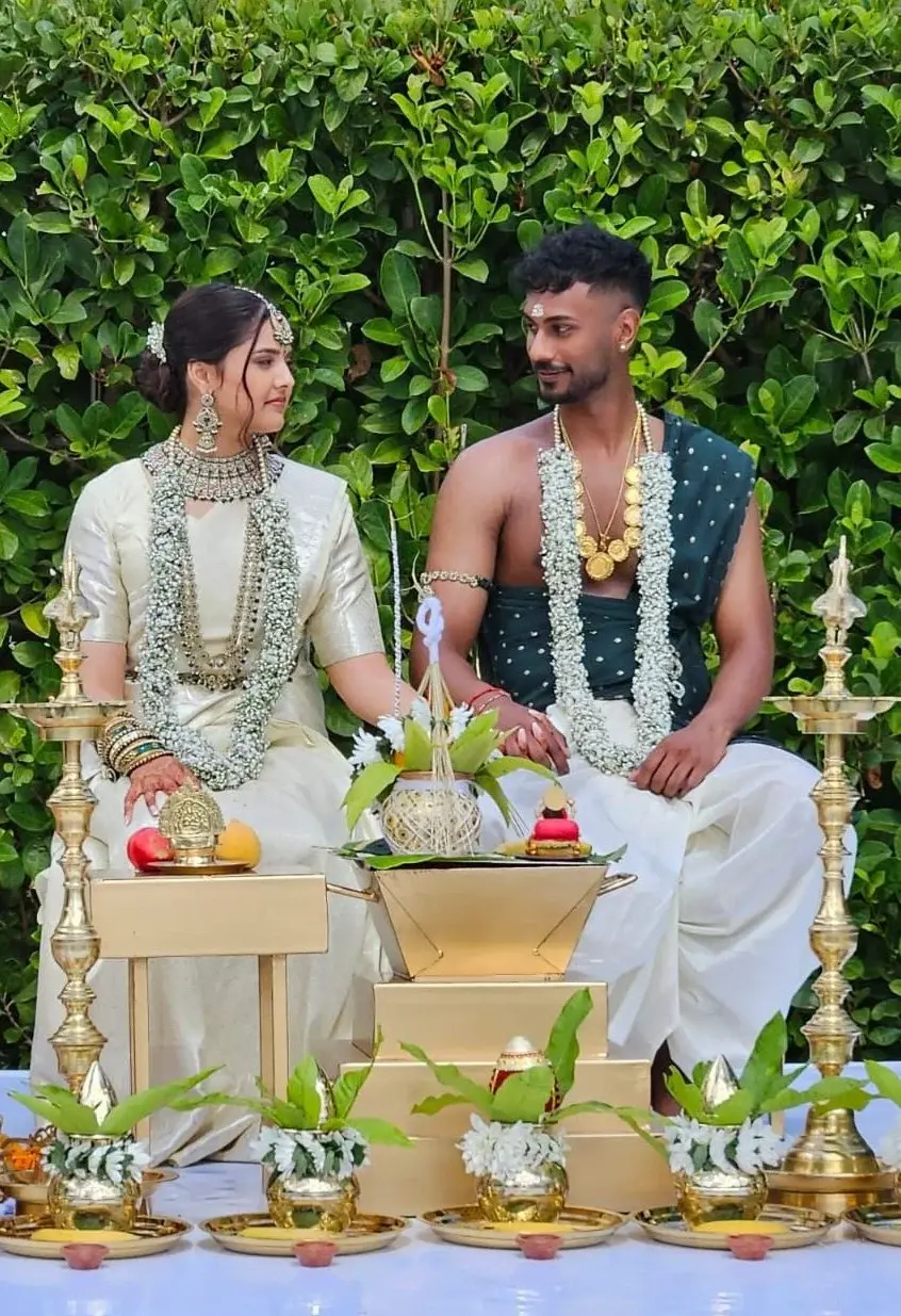 Handcrafted fresh floral garlands for Indian wedding